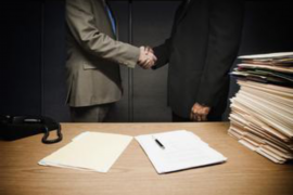 为了讨债人家吃住违法吗？——债务追讨中的法律边界